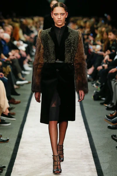 Look 19